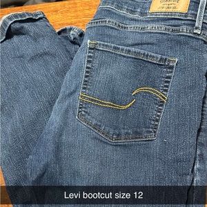 Levi bootcut jeans